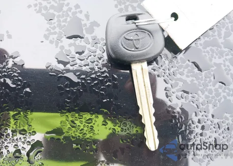 2001 Toyota Avalon Xls from USA, damaged, VIN 4T1BF28BX1U136053